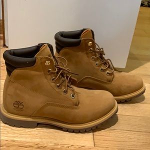 Women’s timberland boots NWOT